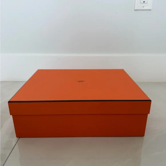 Hermès Gift Box with Logo Ribbon and Receipt Holder - Picture 5 of 10